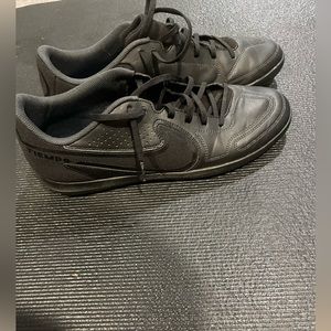 Nike tiempo indoor soccer shoes size 11.5 men’s